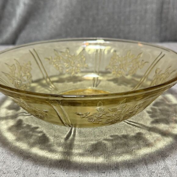 Vintage 8.5" Yellow Depression Glass Serving Bowl Sharon Cabbage Rose Design - Picture 2 of 5